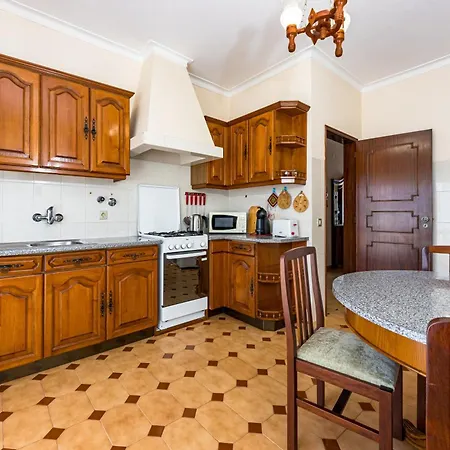 Apartment Seaside Charm In Gale - 2 Bedroom W Big Terrace