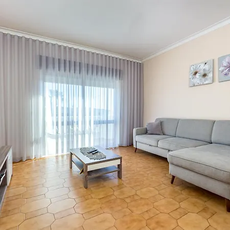 Seaside Charm In Gale - 2 Bedroom W Big Terrace アパート *