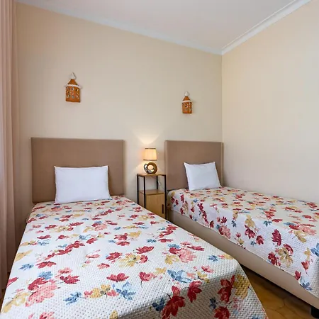 Seaside Charm In Gale - 2 Bedroom W Big Terrace Apartmán